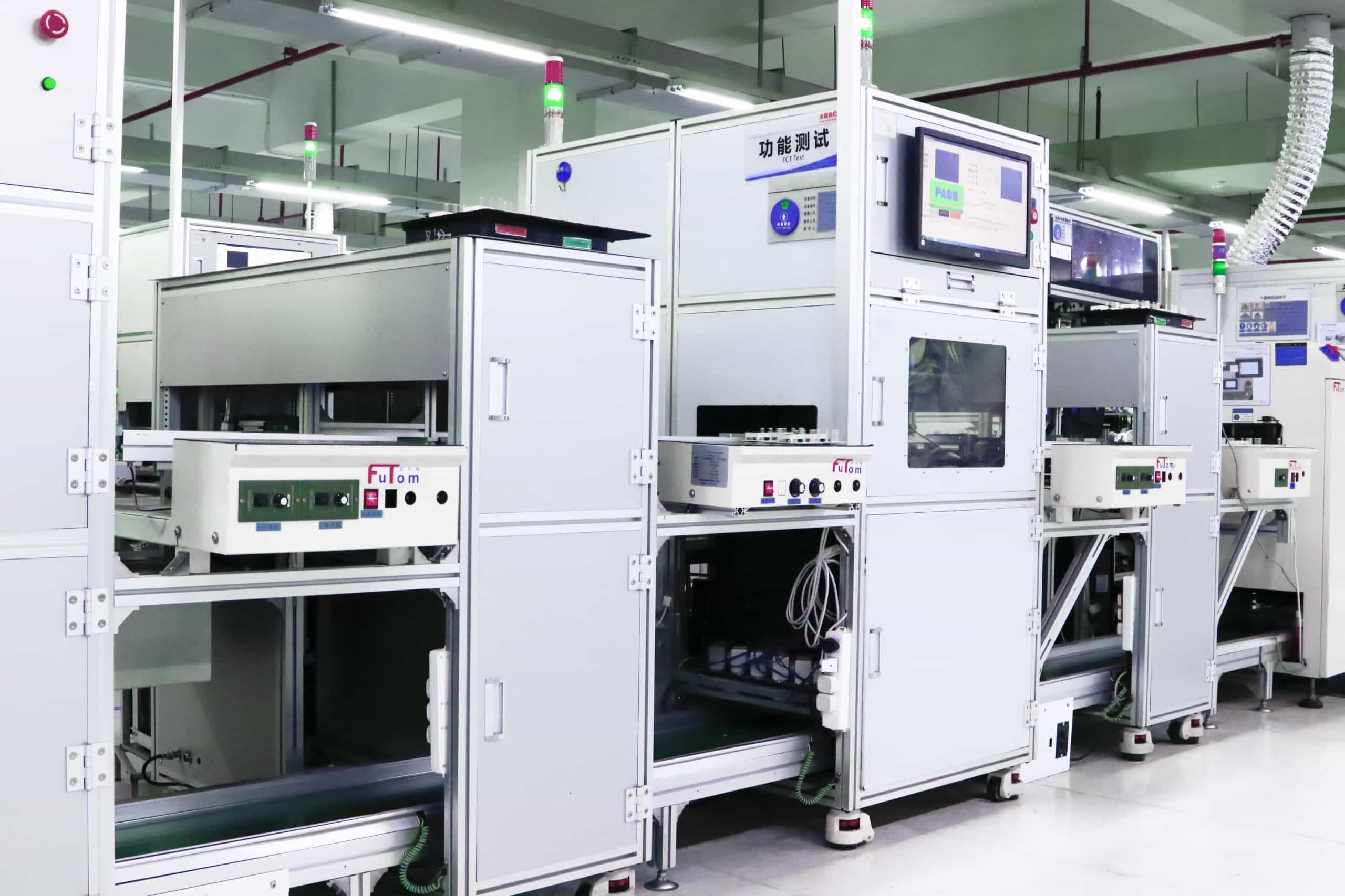 Equipos automatizados para pruebas funcionales (FCT) de estaciones de energía portátiles en el laboratorio de I+D de Piforz.