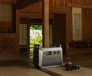 停電時に家電や通信機器へ非常用電力を供給するポータブル電源