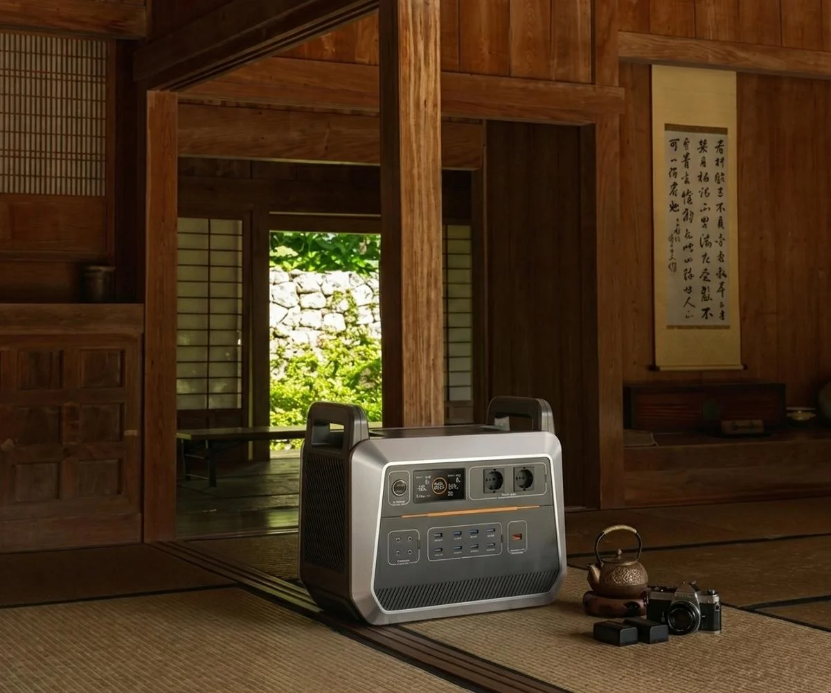 停電時に家電や通信機器へ非常用電力を供給するポータブル電源
