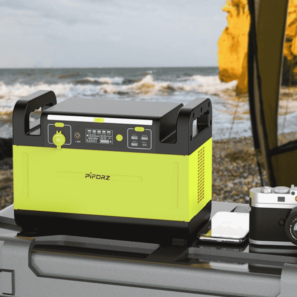 The image shows a person holding a 1500W outdoor power supply in one hand, highlighting its compact size and lightweight design.