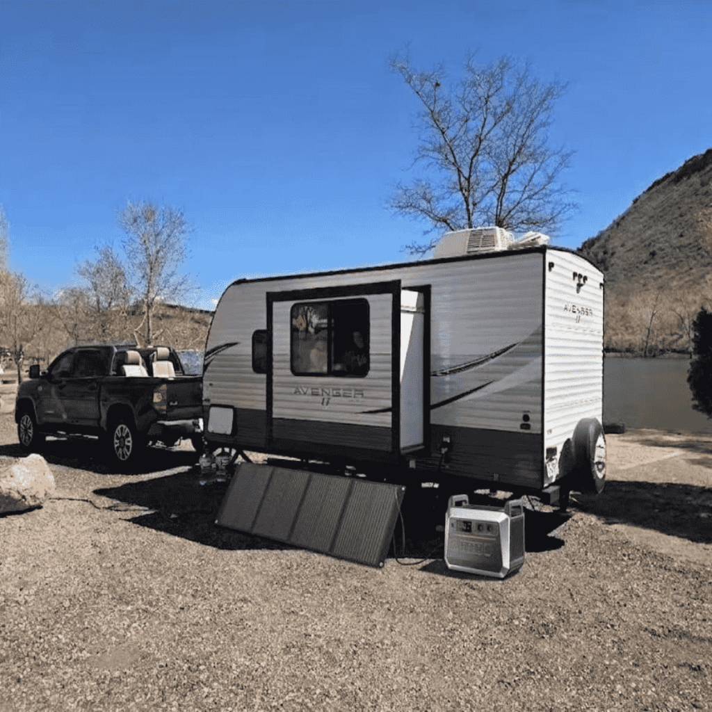  Piforz portable solar power station 2000w providing auxiliary power for an RV in the shade  