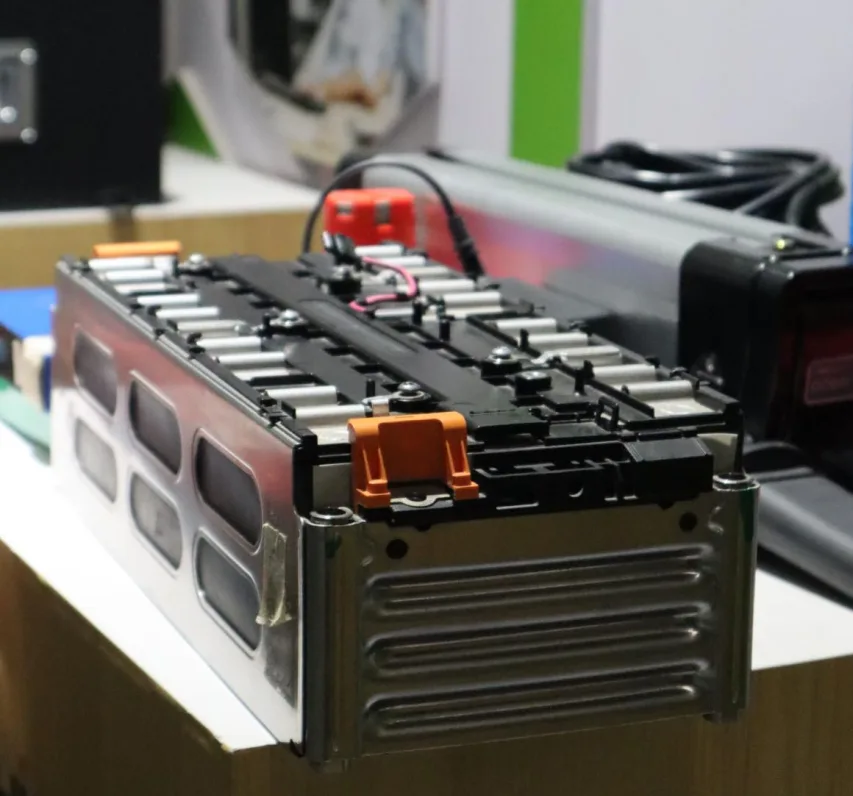 An internal look at high-quality Piforz LiFePO4 cells and battery module structure, engineered to build the best battery for solar system home backup.
