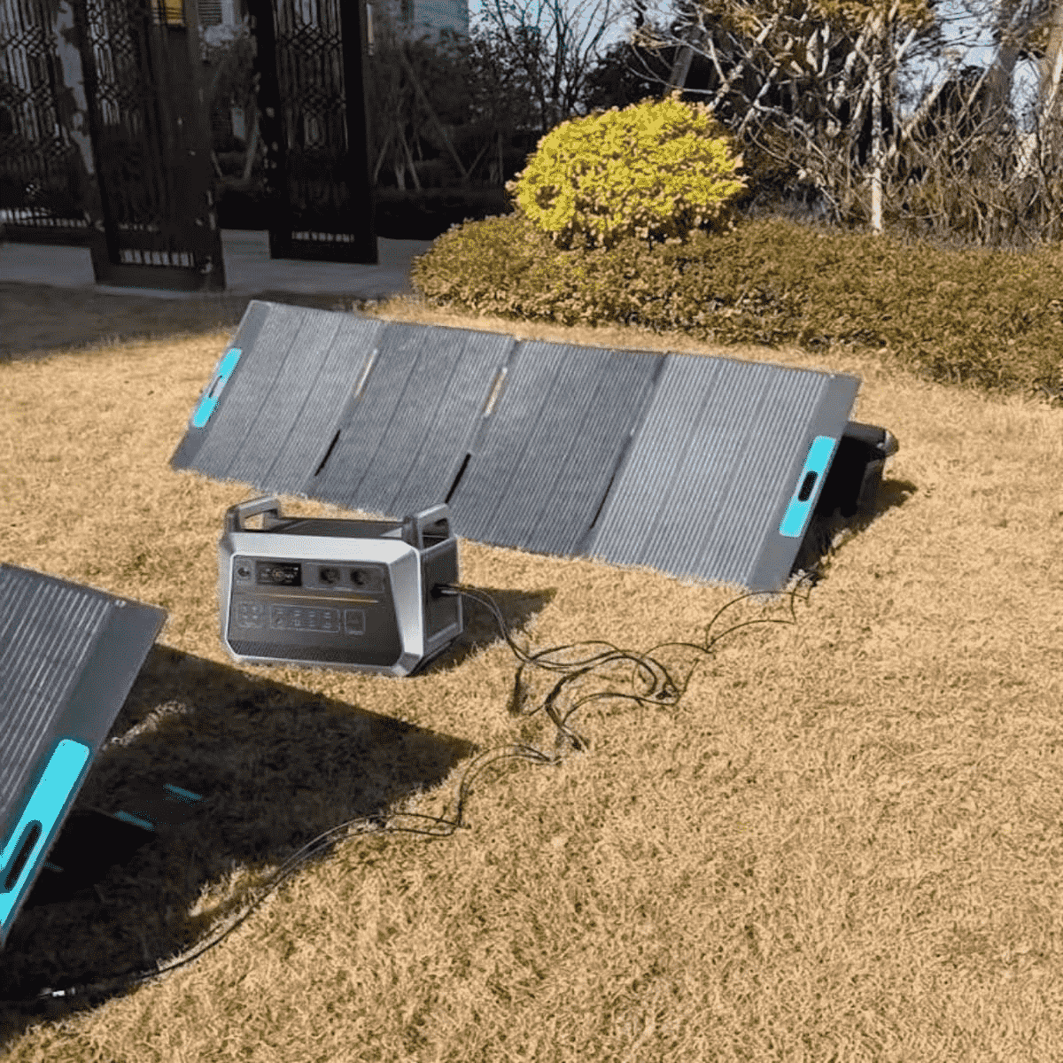 A foldable solar power connected to a portable solar battery for stable off-grid energy storage.