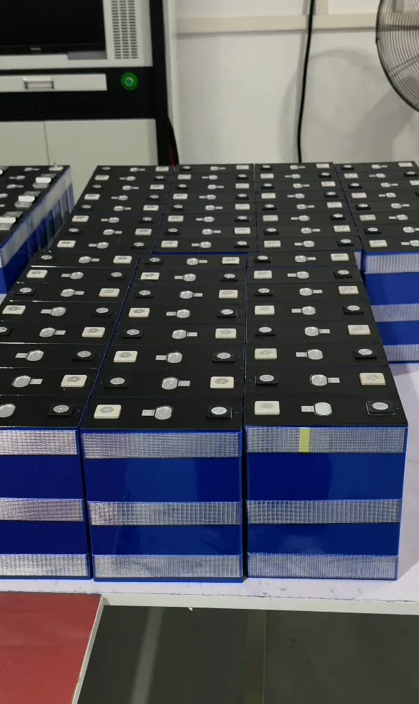 A high-capacity LiFePO4 battery cell array used in Piforz residential energy storage systems, offering long cycle life and stability.